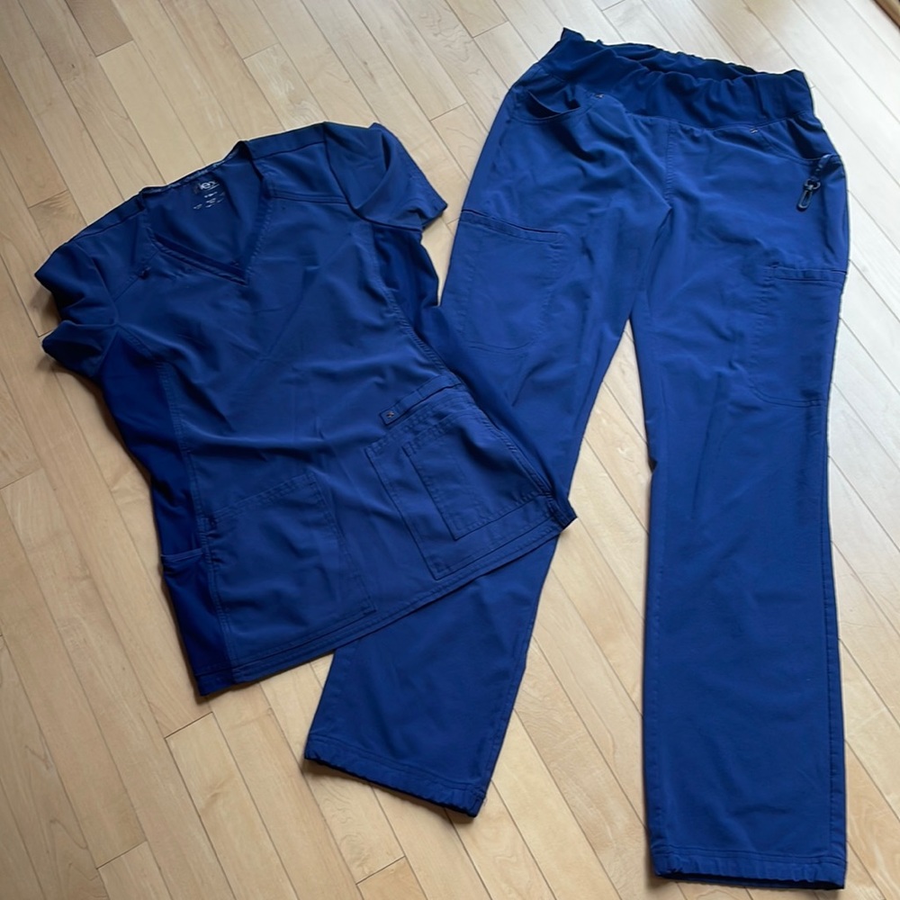 Cherokee Iflex Navy Scrubs (Top and Bottom)- Size small